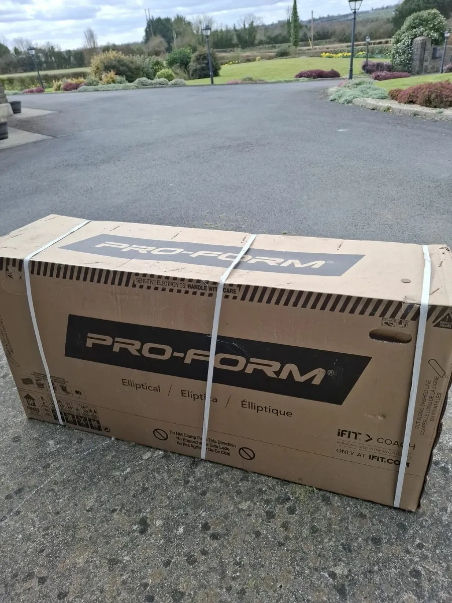 Proform Elliptical Cross Trainer - 525 CSE+ - Image 2