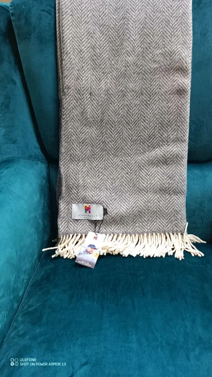 Merino Wool Cashmere Throw - Image 2
