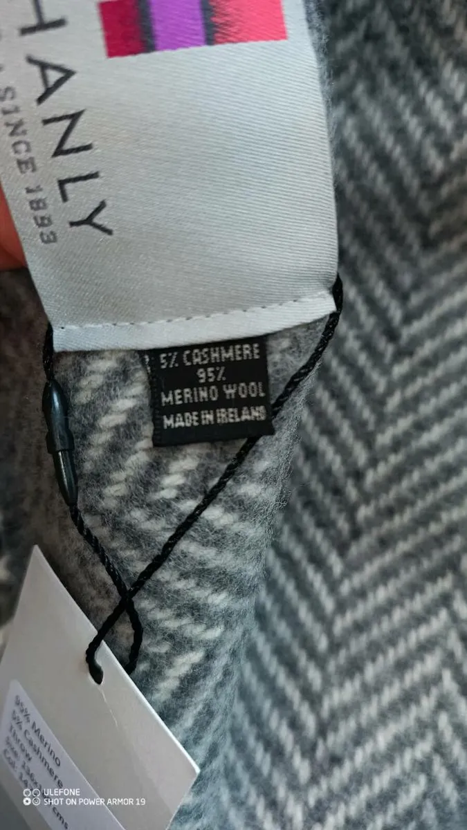 Merino Wool Cashmere Throw - Image 3