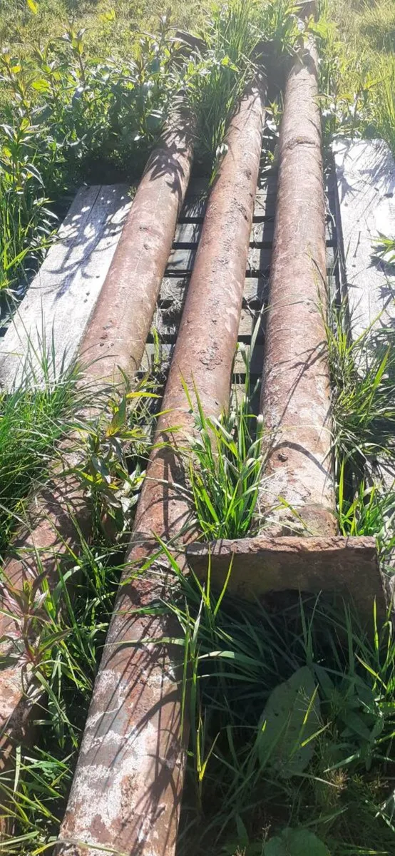 Bangor slates chimney pot ridge roof tile granite - Image 2