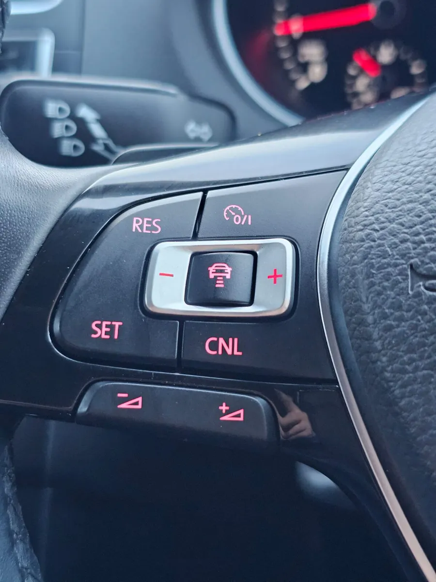 Volkswagen Polo 2015 Automatic - Image 2