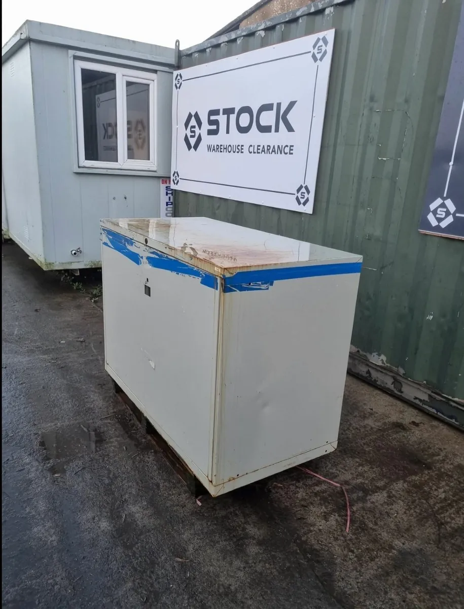 Steel shelving cabinet - Image 1