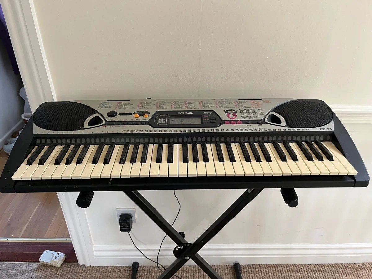 Yamaha EZ20 electric keyboard - Image 2