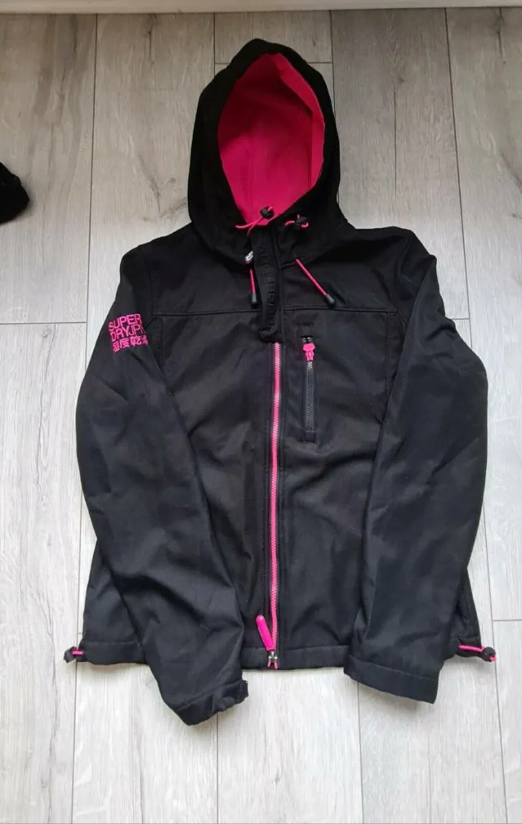 Womens soft shell superdry jacket
Like new - Image 1