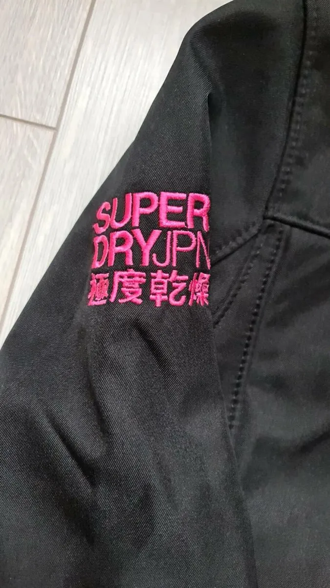 Womens soft shell superdry jacket
Like new - Image 2