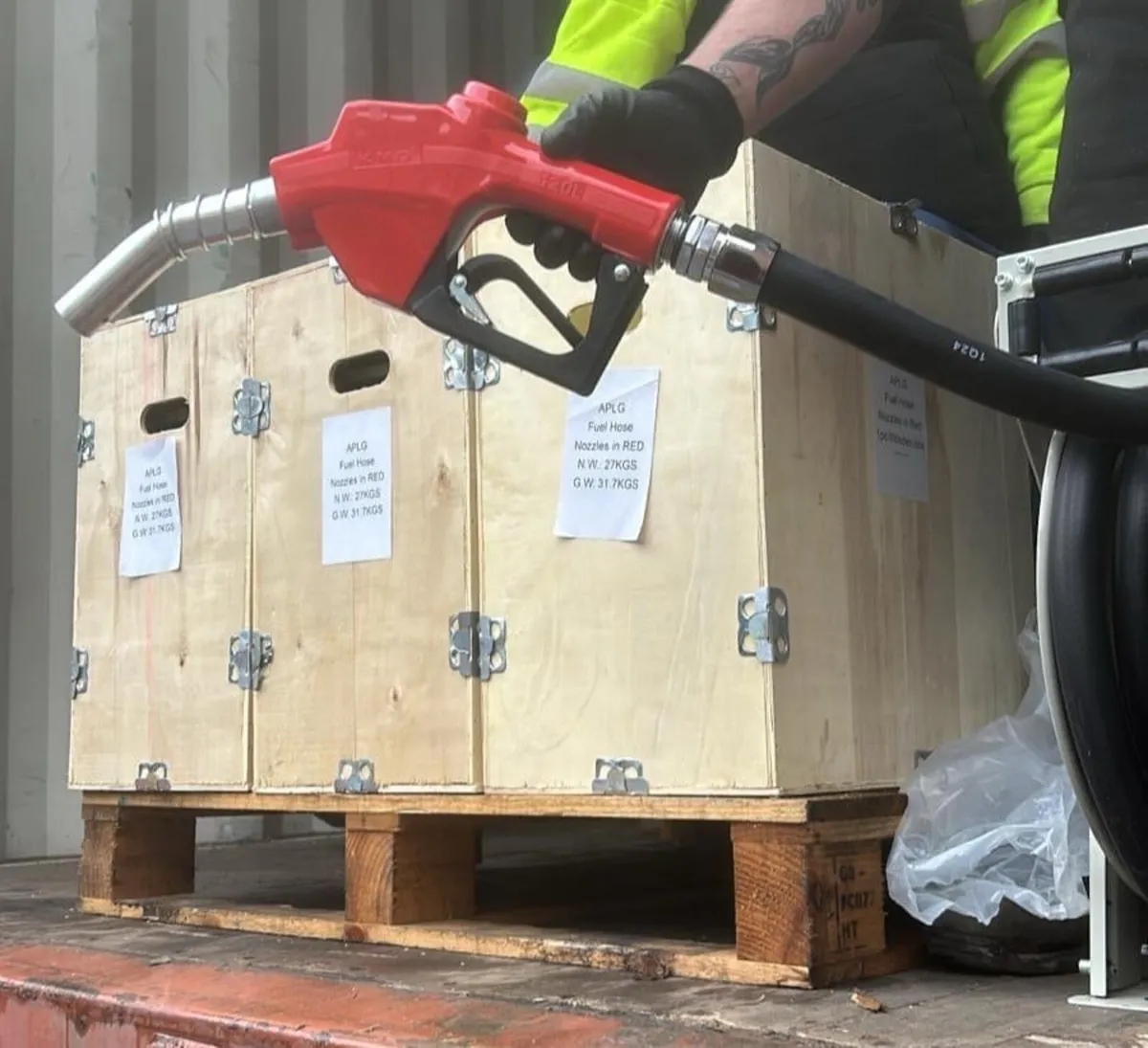 Retractable diesel real hose - Image 3