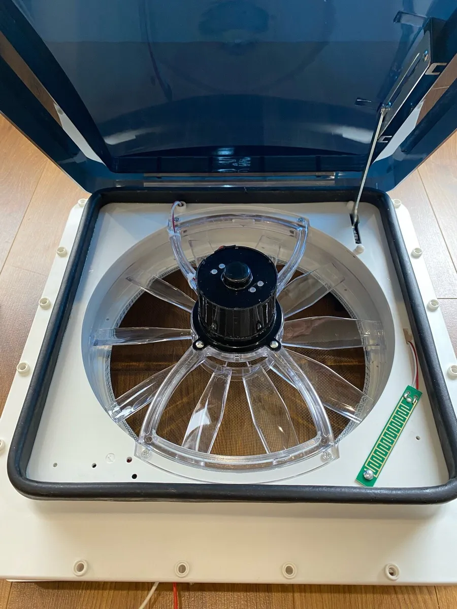 400X400 12V Skylights with Rain Sensor - Image 2