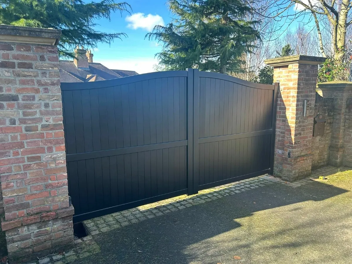Aluminium Driveway House Entrance Gates - Image 1