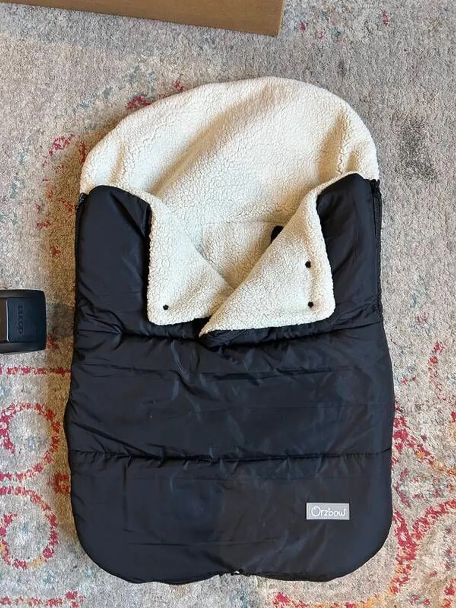 Doona Car Seat with ISOFix Base and Accessories - Image 3