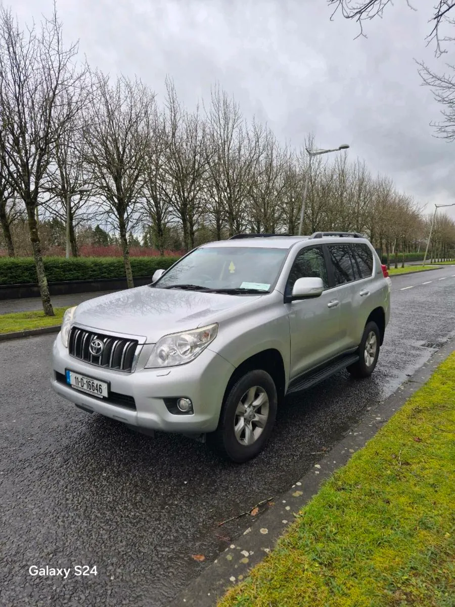 Toyota  Landcruiser LWB  2011 - Image 2