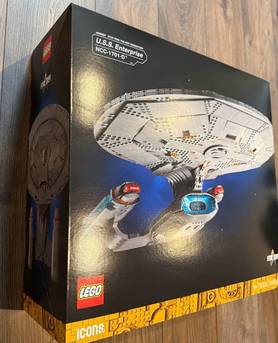 LEGO Star Trek Enterprise D (10356) & GWP Shuttlepod (40768) - Image 4