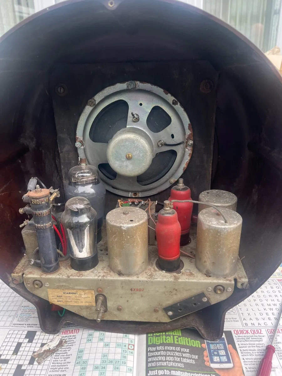 Vintage 1940’s Round Ekco Radio - Image 2