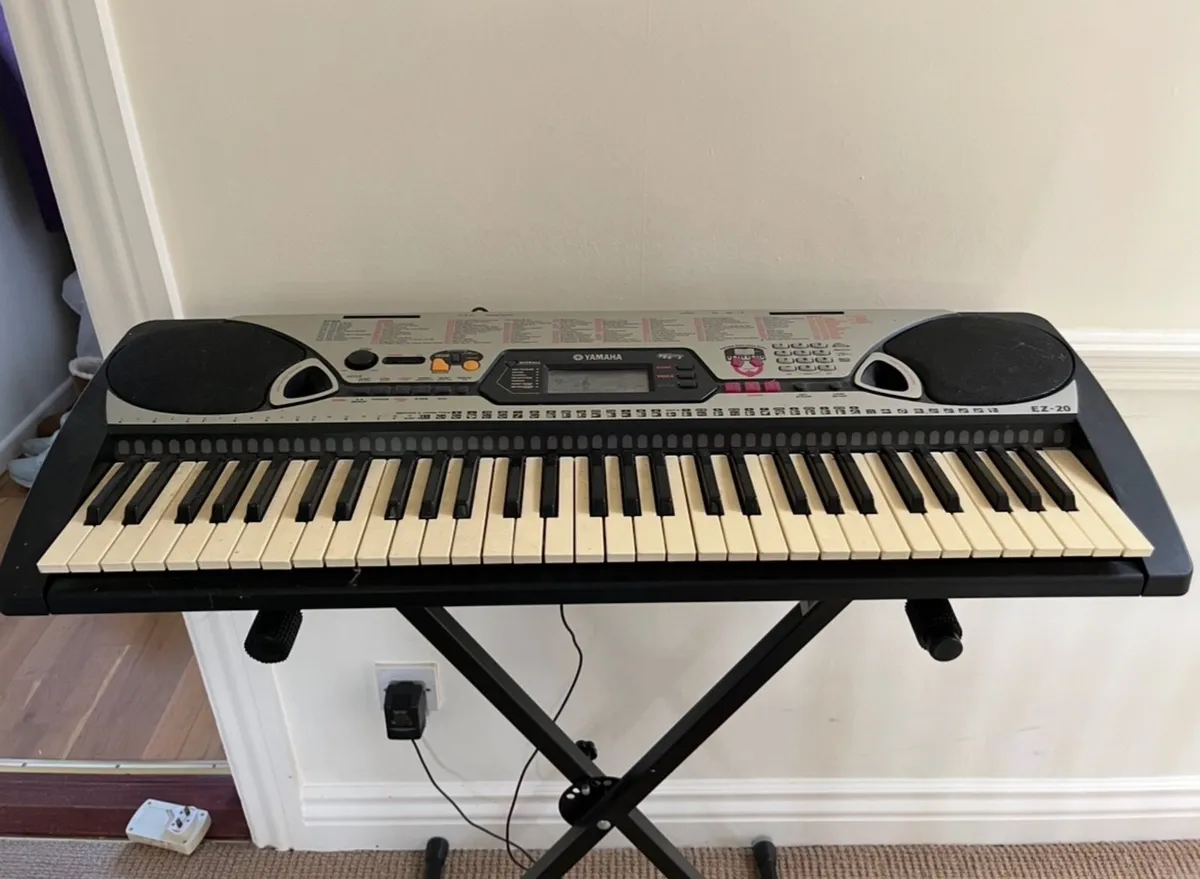 Yamaha EZ20 electric keyboard - Image 3