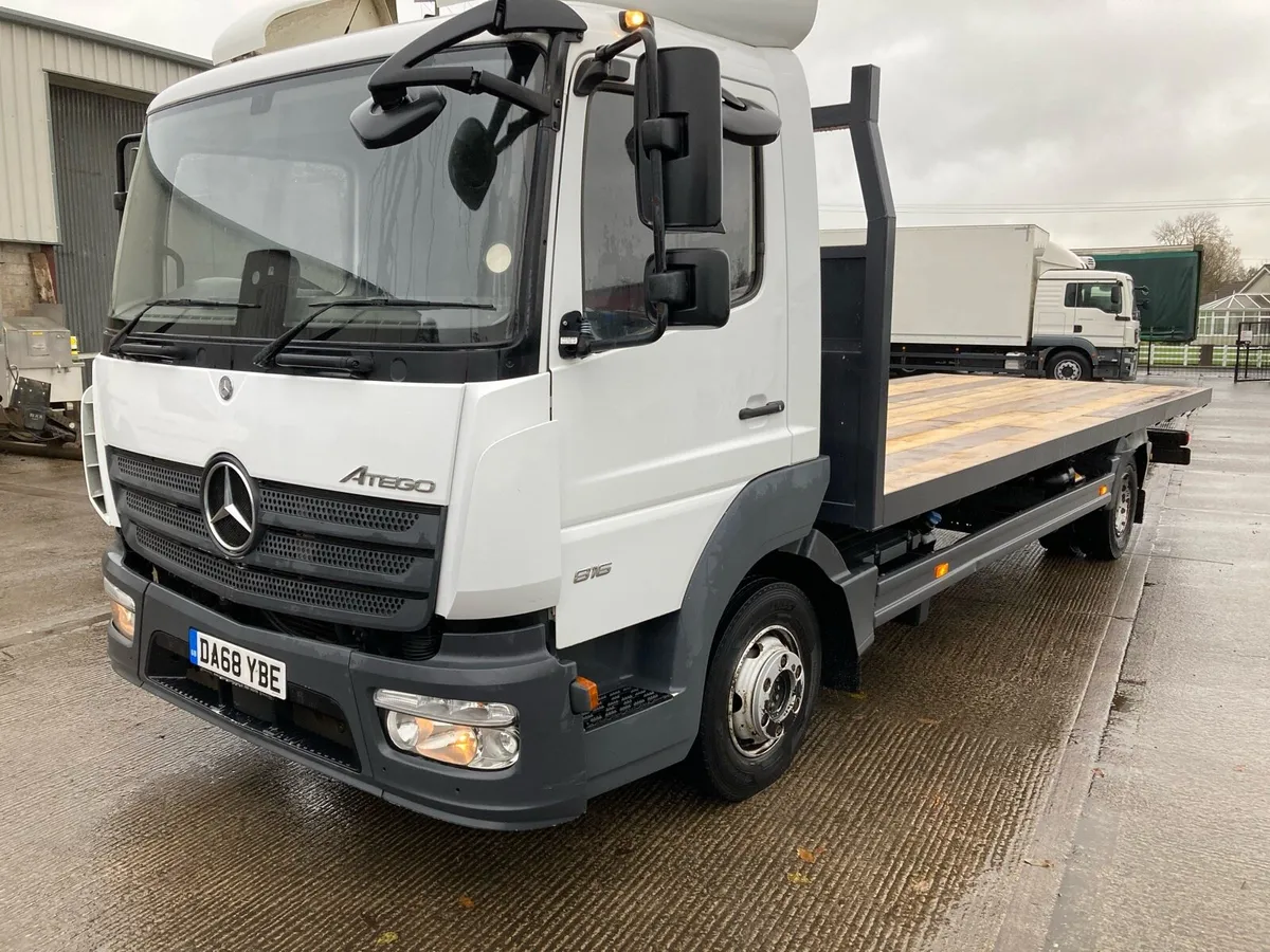 2019 Mercedes Atego 21 ft flat body - Image 2