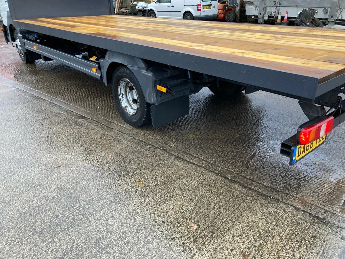 2019 Mercedes Atego 21 ft flat body - Image 3