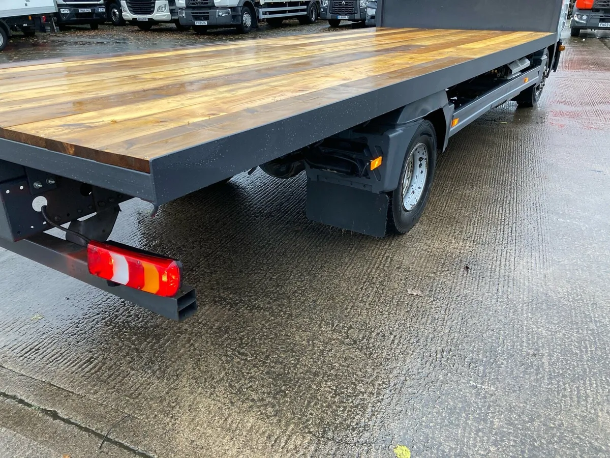 2019 Mercedes Atego 21 ft flat body - Image 4