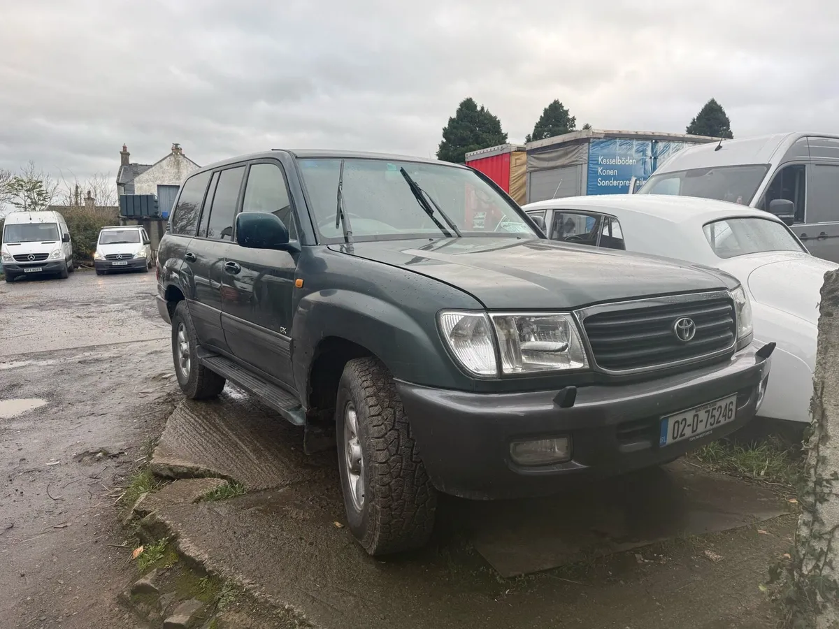 Toyota Land Cruiser Amazon 2002 - Image 1