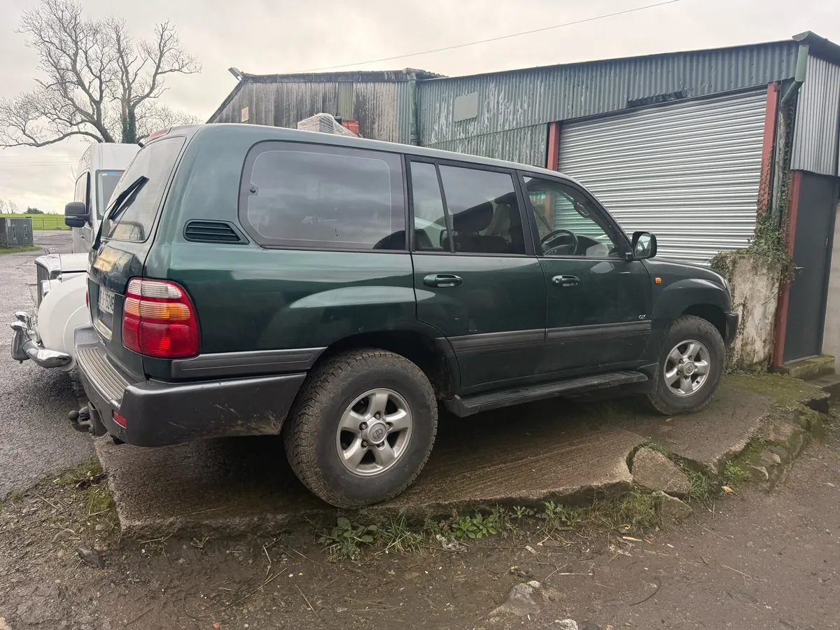 Toyota Land Cruiser Amazon 2002 - Image 2