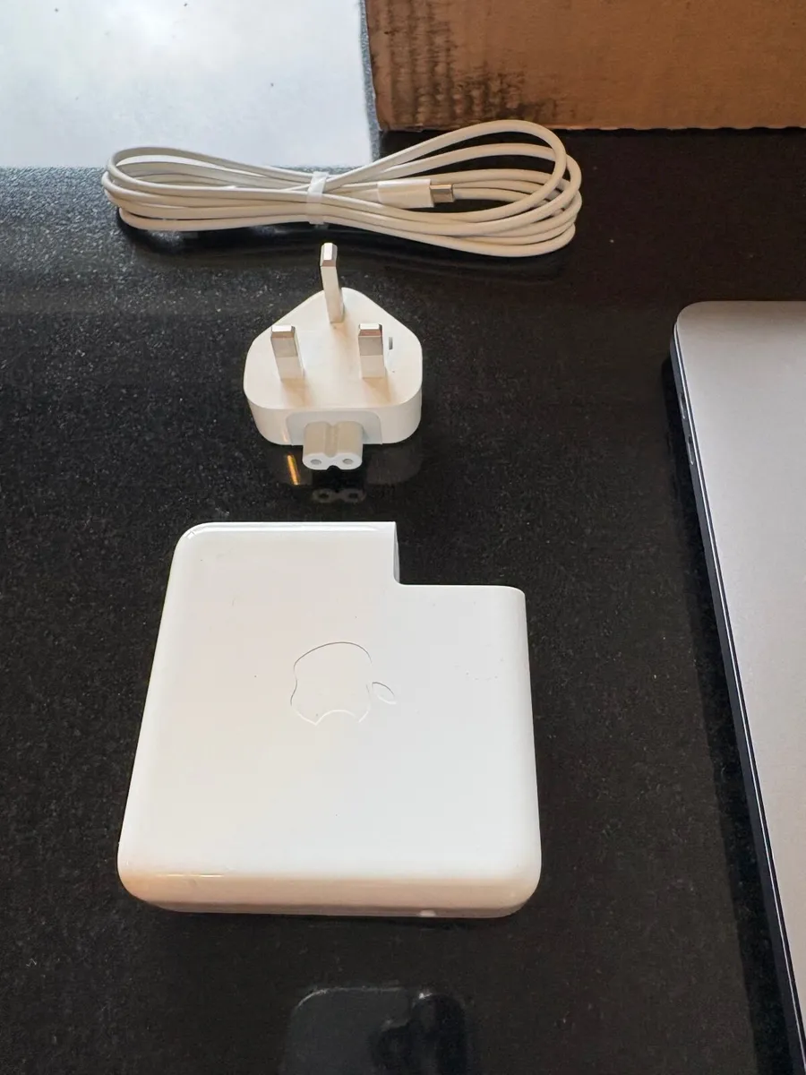 As New 16" Apple MacBook Pro Tahoe 512GB SSD, 16g - Image 4