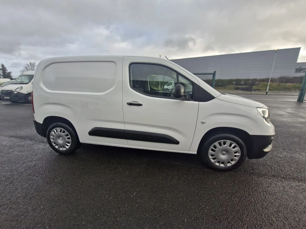 Opel Combo 2021 - Image 2