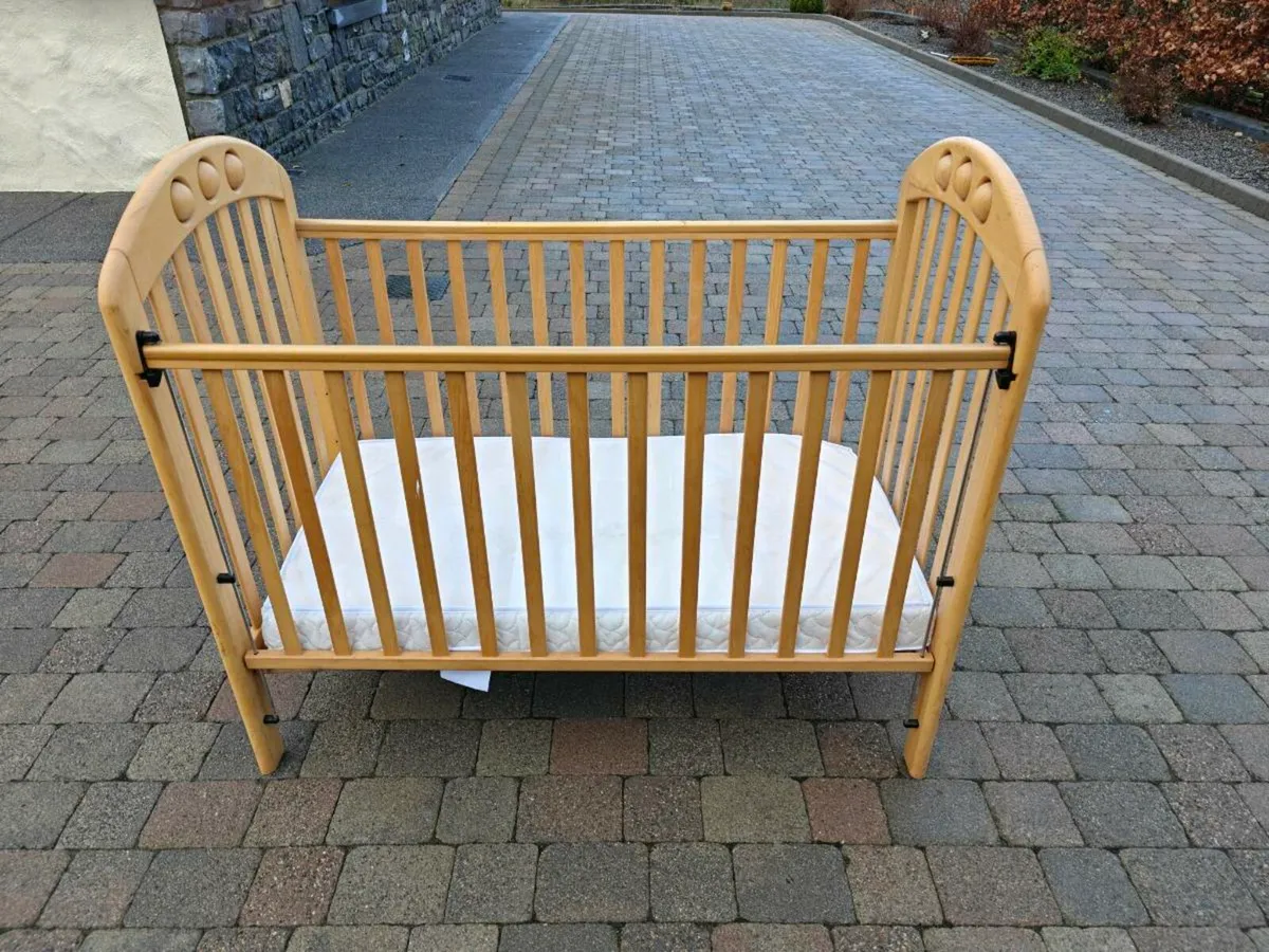 Mamas and Papas cot - Image 3