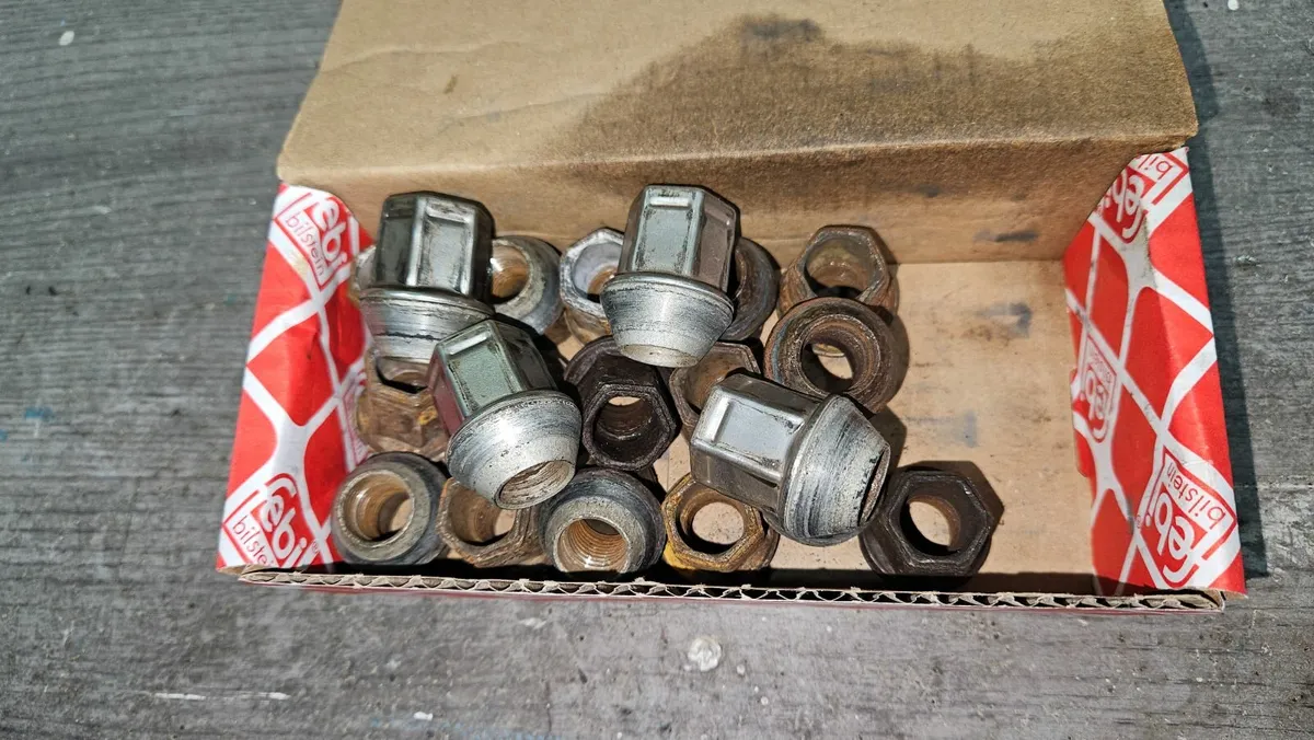Ford wheel nuts - Image 1