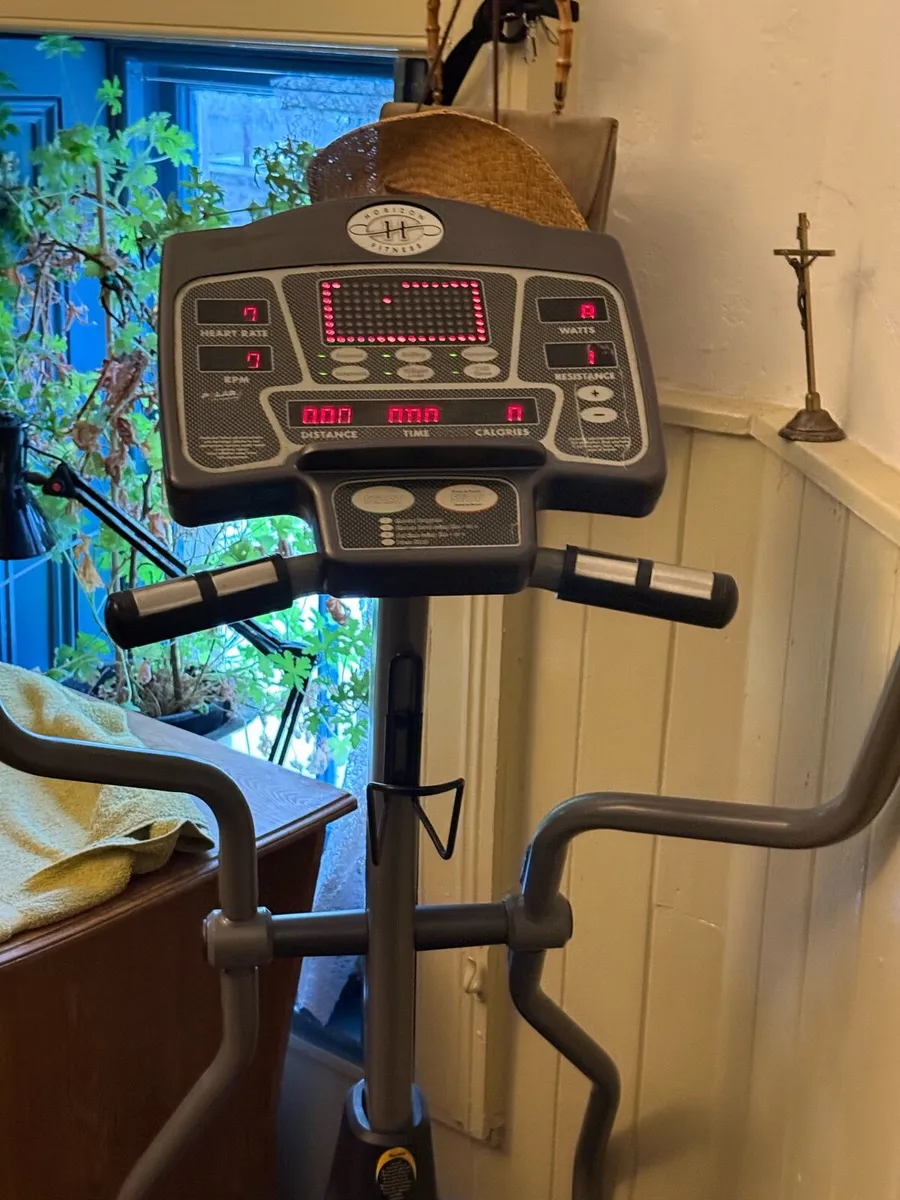 Free Cross Trainer - Image 1