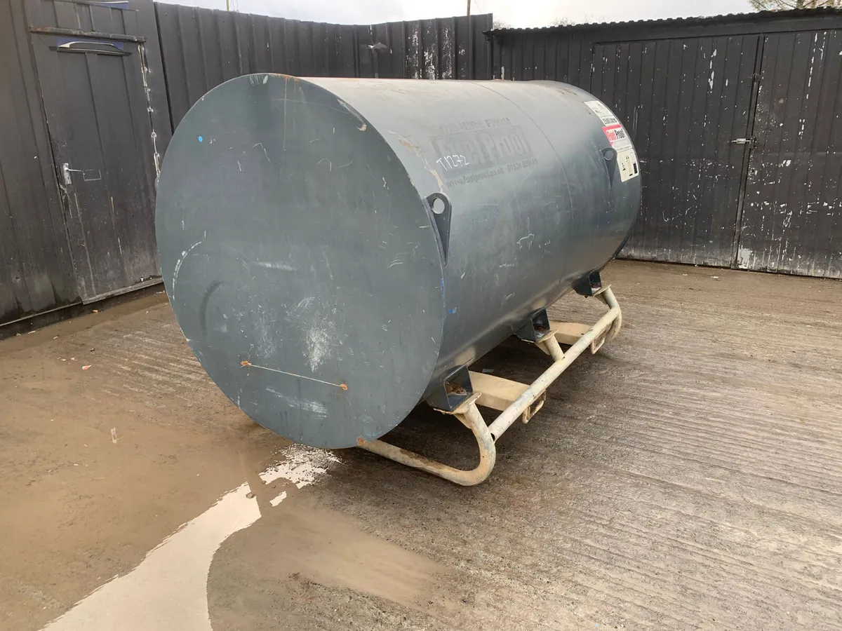 Fuel Proof 2500 L Static Bunded Fuel Bowser - Image 2