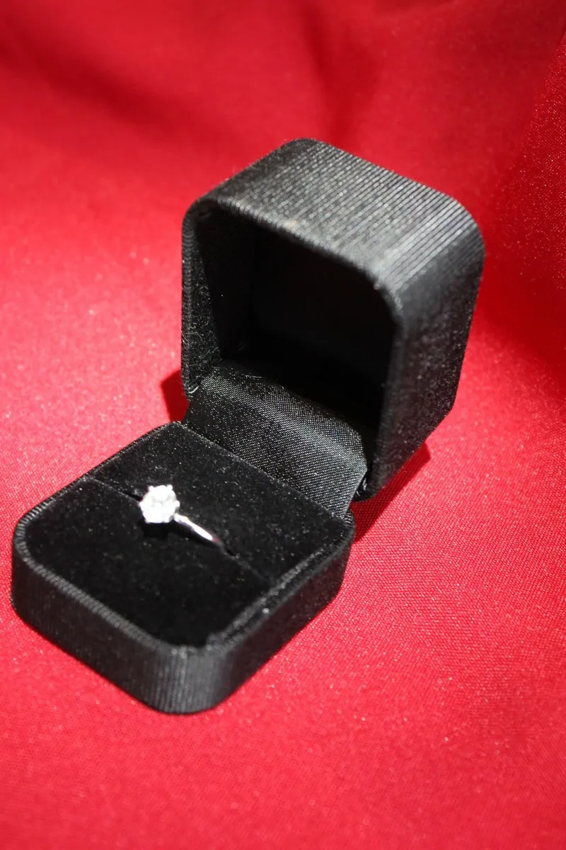 Diamond Ring with a 1.11 Ct Diamond - Image 1