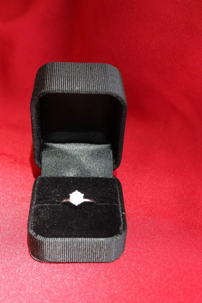 Diamond Ring with a 1.11 Ct Diamond - Image 4