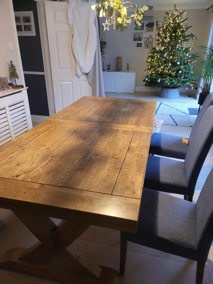 Solid oak dining table & bench - Image 1