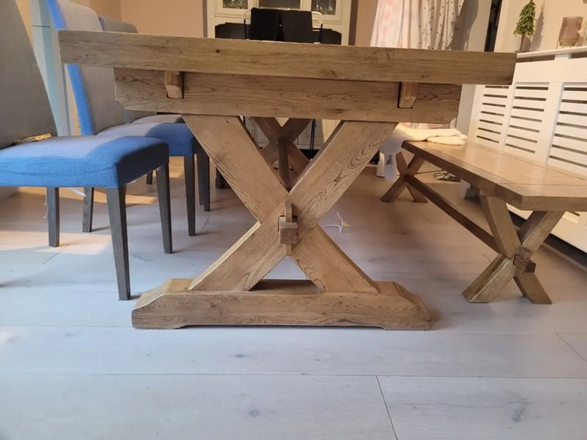 Solid oak dining table & bench - Image 3