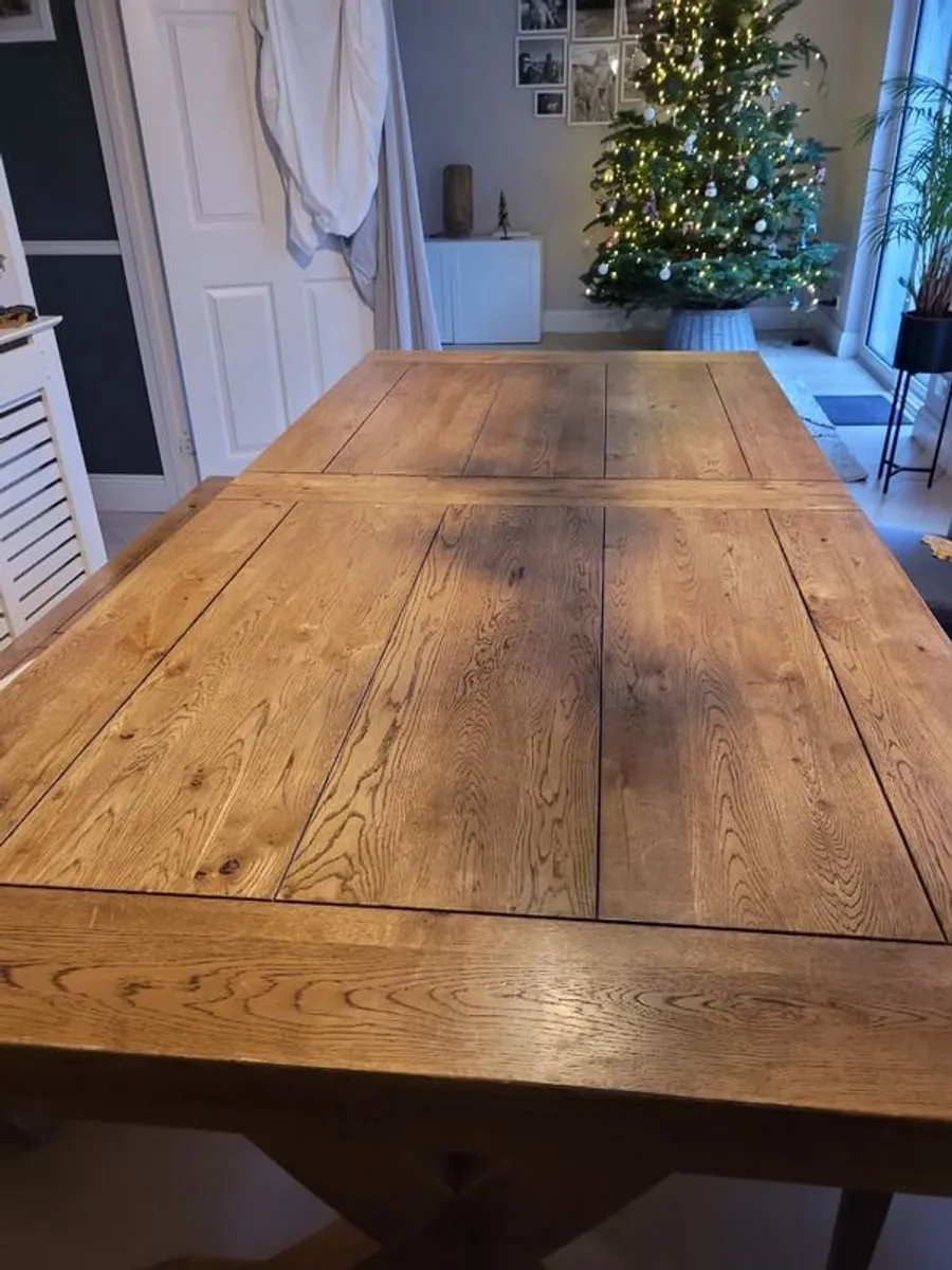 Solid oak dining table & bench - Image 4