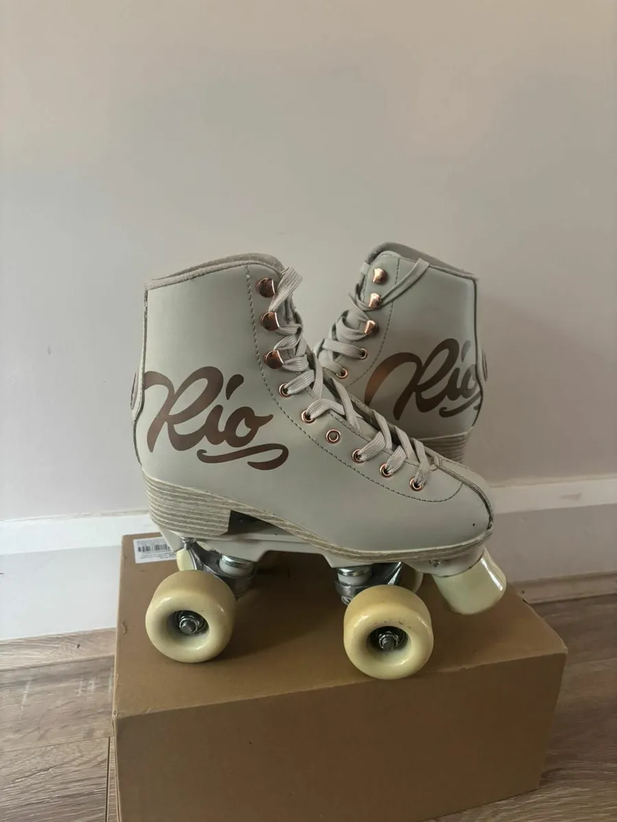 Rio roller skates size 3 - Image 2