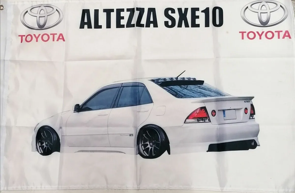 Toyota altezza sxe 10 white flag
