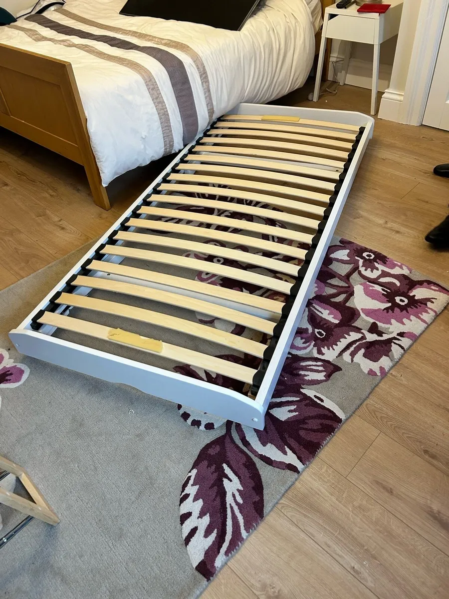 Foldable single  bed frame - Image 1