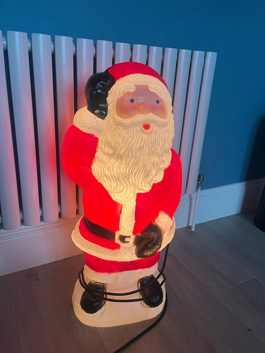 Plug in outdoor Santa - Image 1