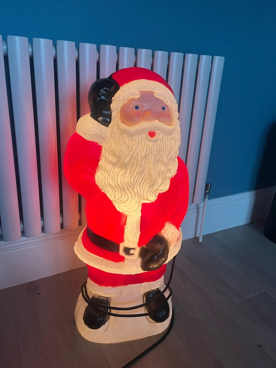 Plug in outdoor Santa - Image 2