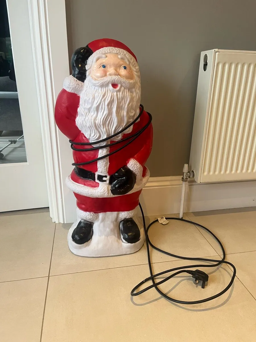 Plug in outdoor Santa - Image 4