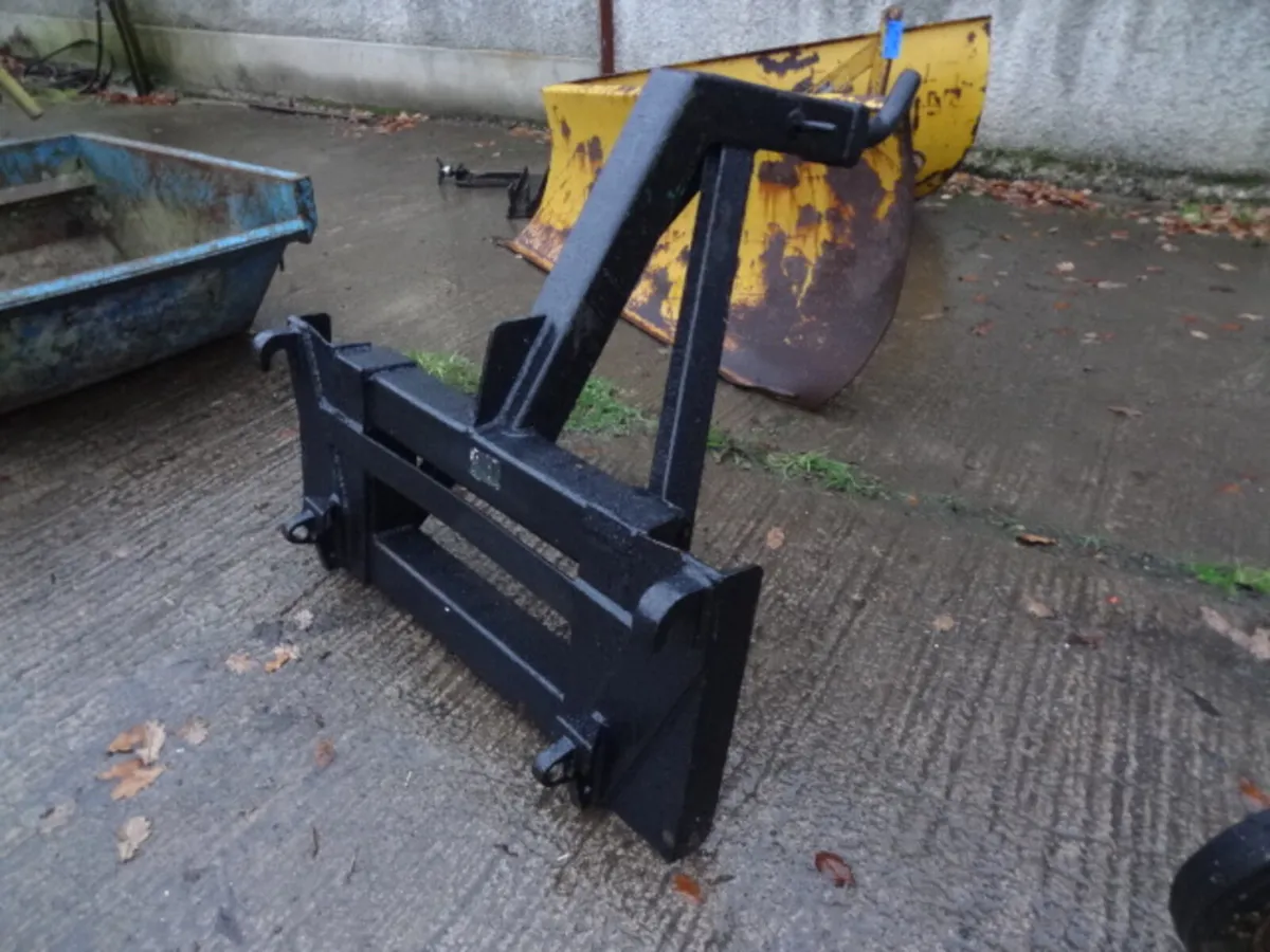 Fertiliser Bag Lifter - Image 1