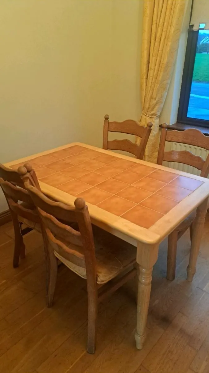 Kitchen table - Image 1