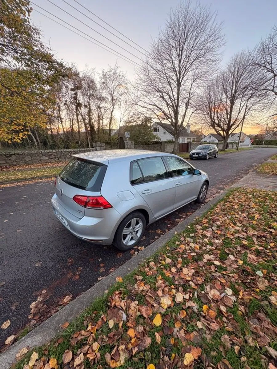 2015 Volkswagen Golf - Image 2
