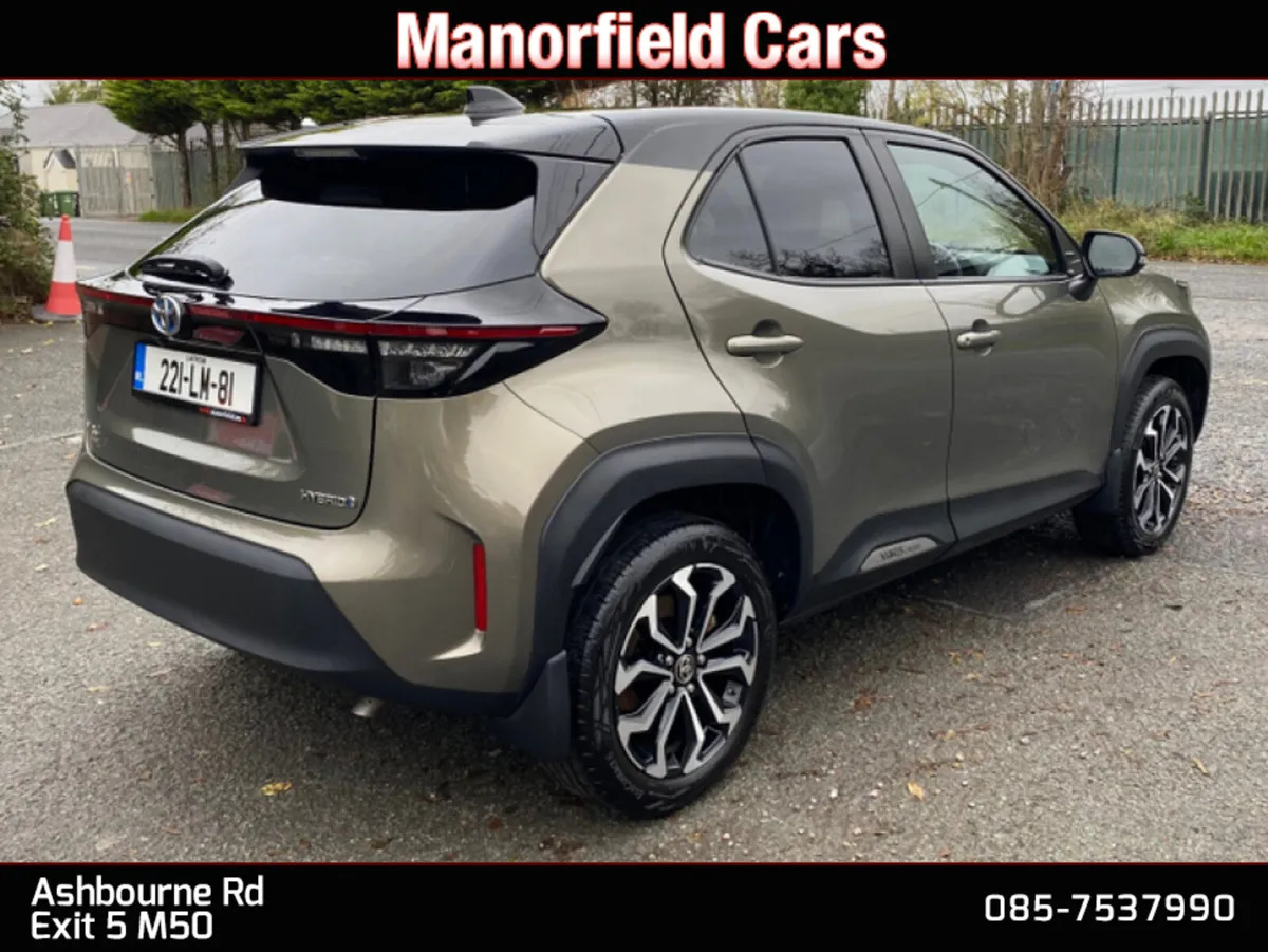 2022 221 Toyota Yaris Cross Luna 1.5 Petrol Hybrid - Image 4