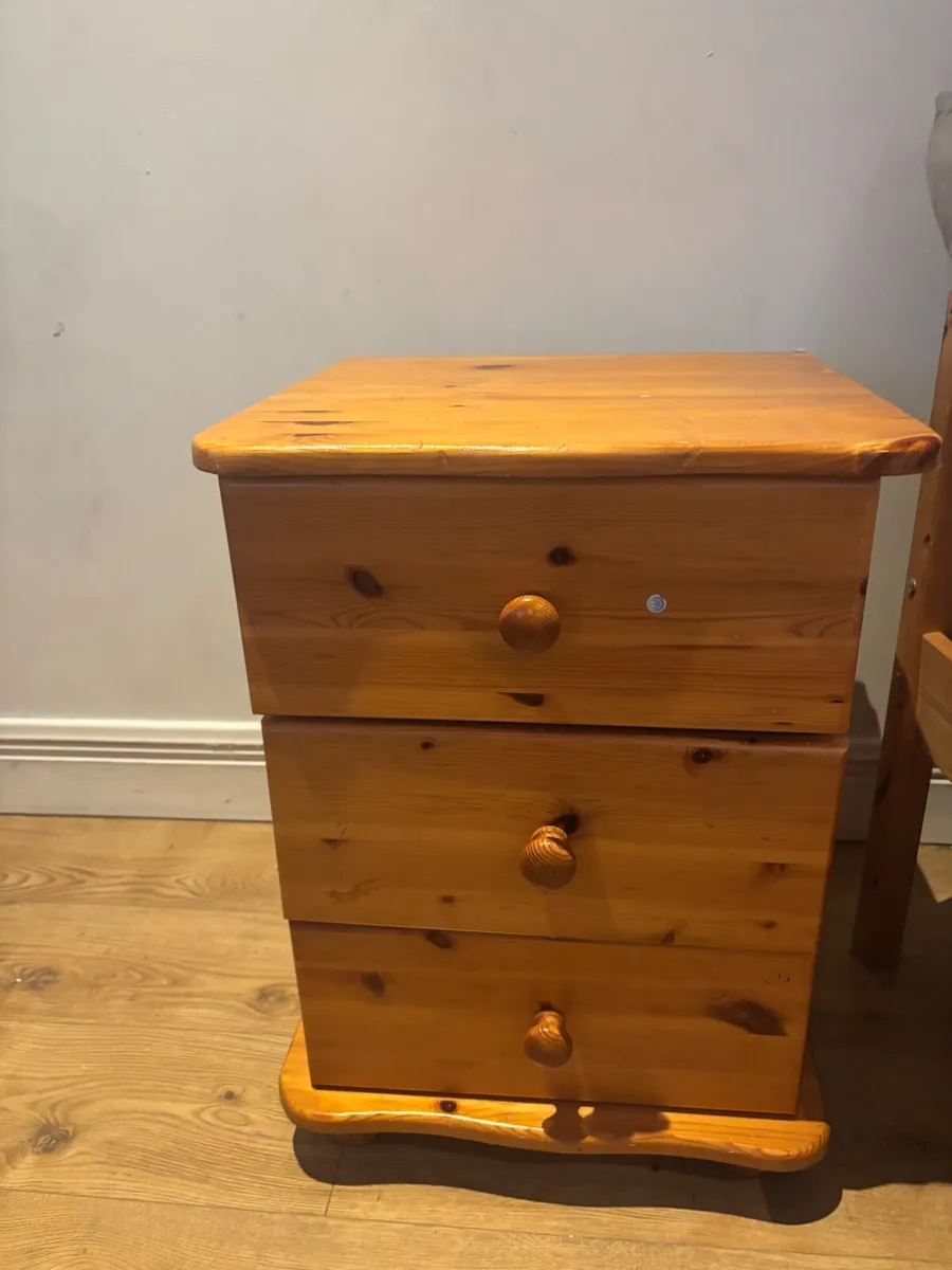 office desk and locker. - Image 1