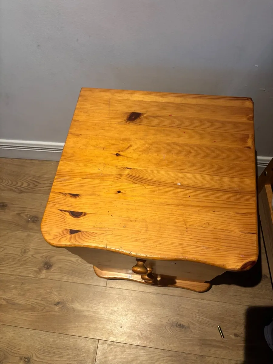 office desk and locker. - Image 2