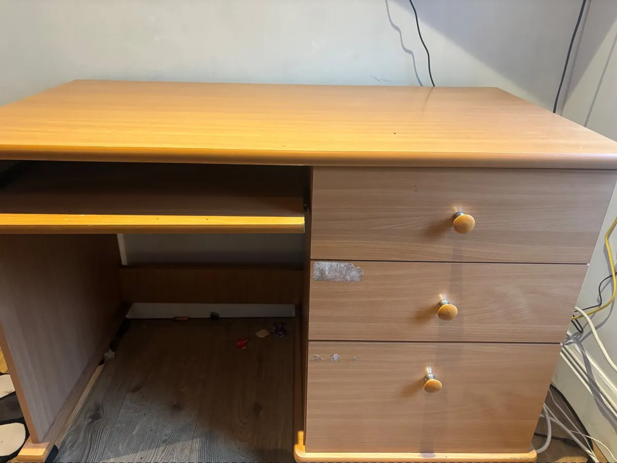 office desk and locker. - Image 3