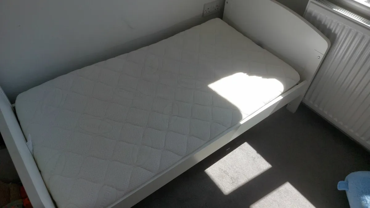 Toddler bed - Image 1