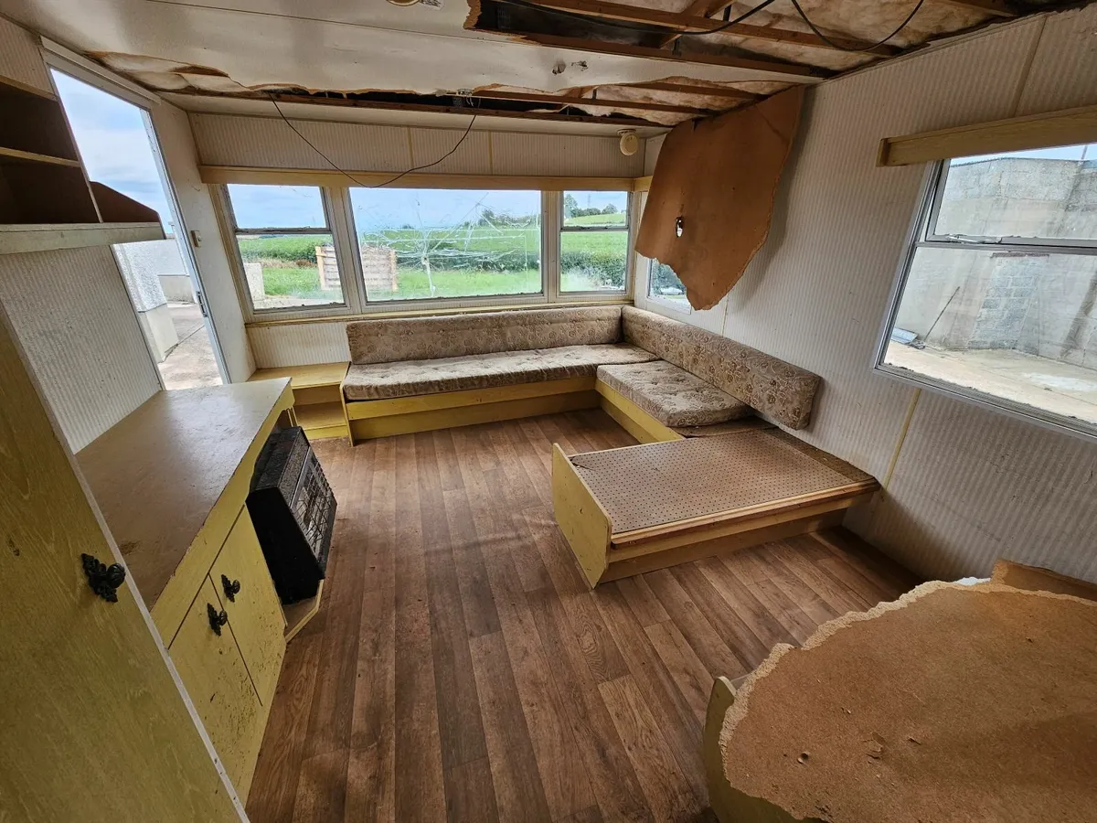 Caravan / Storage Unit - Image 2