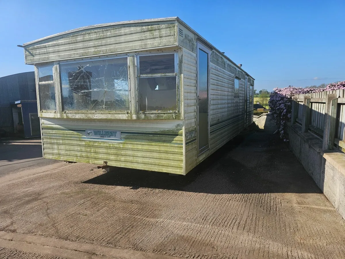 Caravan / Storage Unit - Image 4