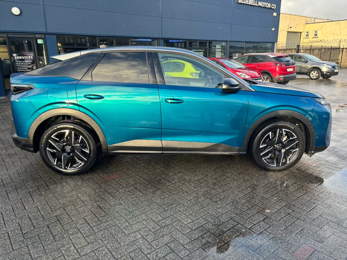 2024 Peugeot 3008 Allure Hybrid - Image 3